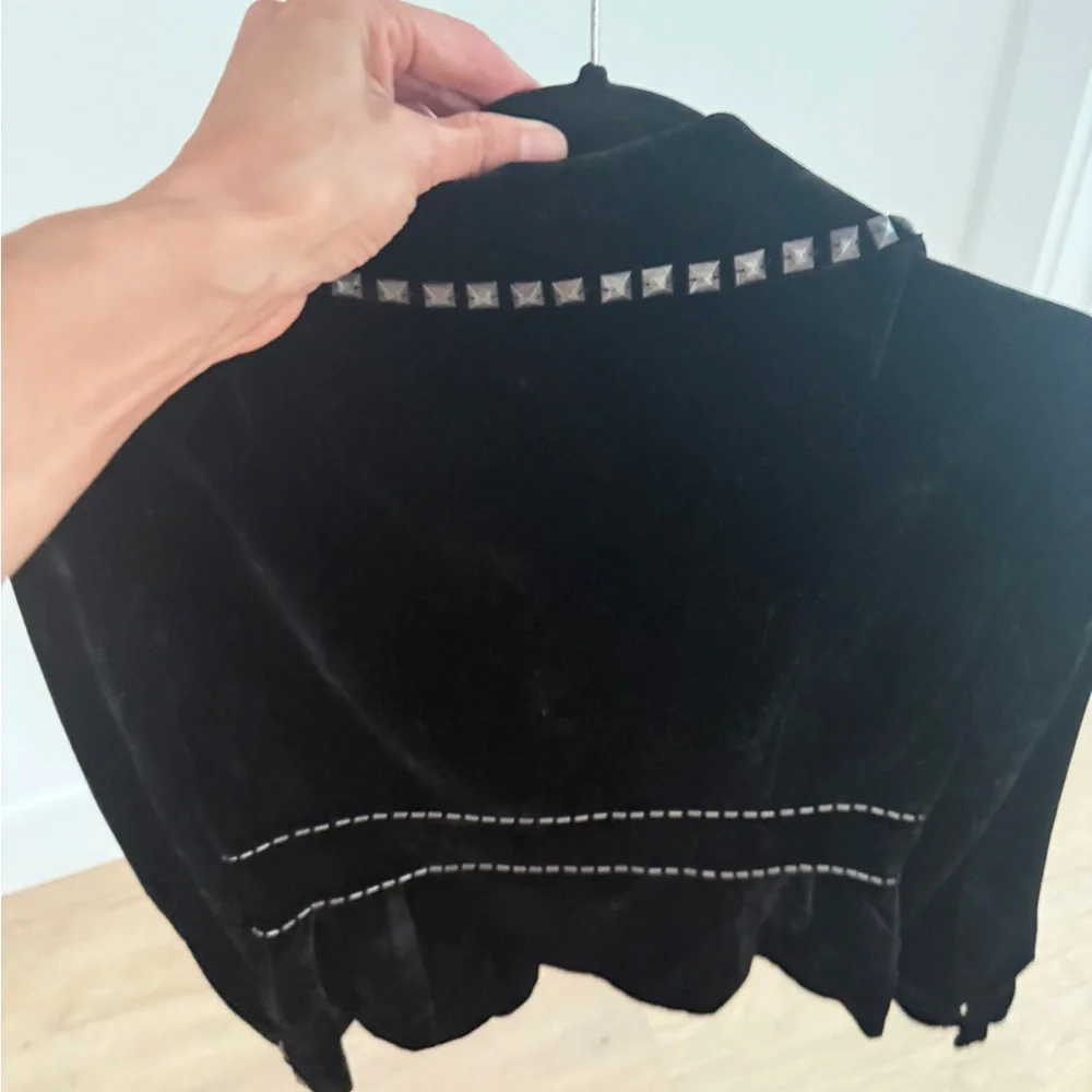 Elegant Black Velvet Women's Jacket, Size 6 - Picture 9 of 13